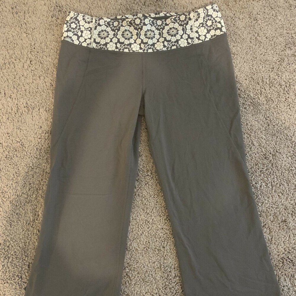 Lululemon Womens Gather & Grow Capris 10 Gray Slit Crop Leggings Floral